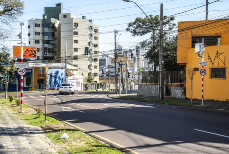 Cruzamento das ruas Padre Agostinho e Visconde de Nácar, nas Mercês, recebe obras de requalificação, novos semáforos e radar.
