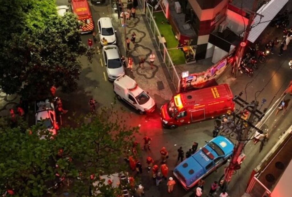 explosao-predio-copacabana-rua