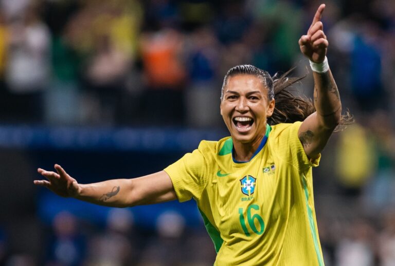 Fifa marca sorteio dos grupos da Copa do Mundo Feminina 2027. Veja datas, seleções classificadas e detalhes da estreia.