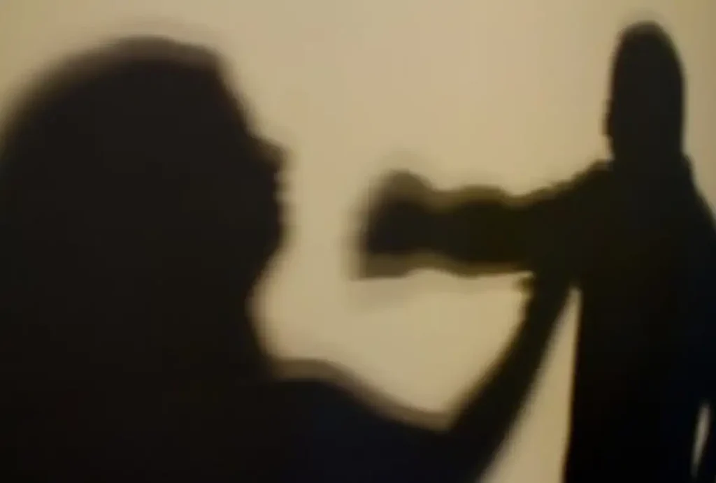 Grávida sendo agredida