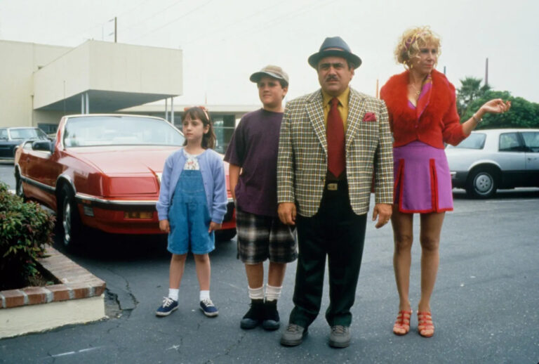 Confira o antes e depois do elenco de Matilda 30 anos após o lançamento do filme. Veja como estão hoje Mara Wilson, Danny DeVito e Pam Ferris.