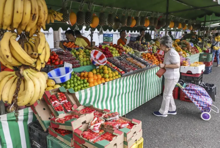 Curitiba acaba de ganhar uma nova feira com gastronomia e hortifrúti aos sábados. Neste sábado, a Feira Livre Flamboyant está sendo inaugurada