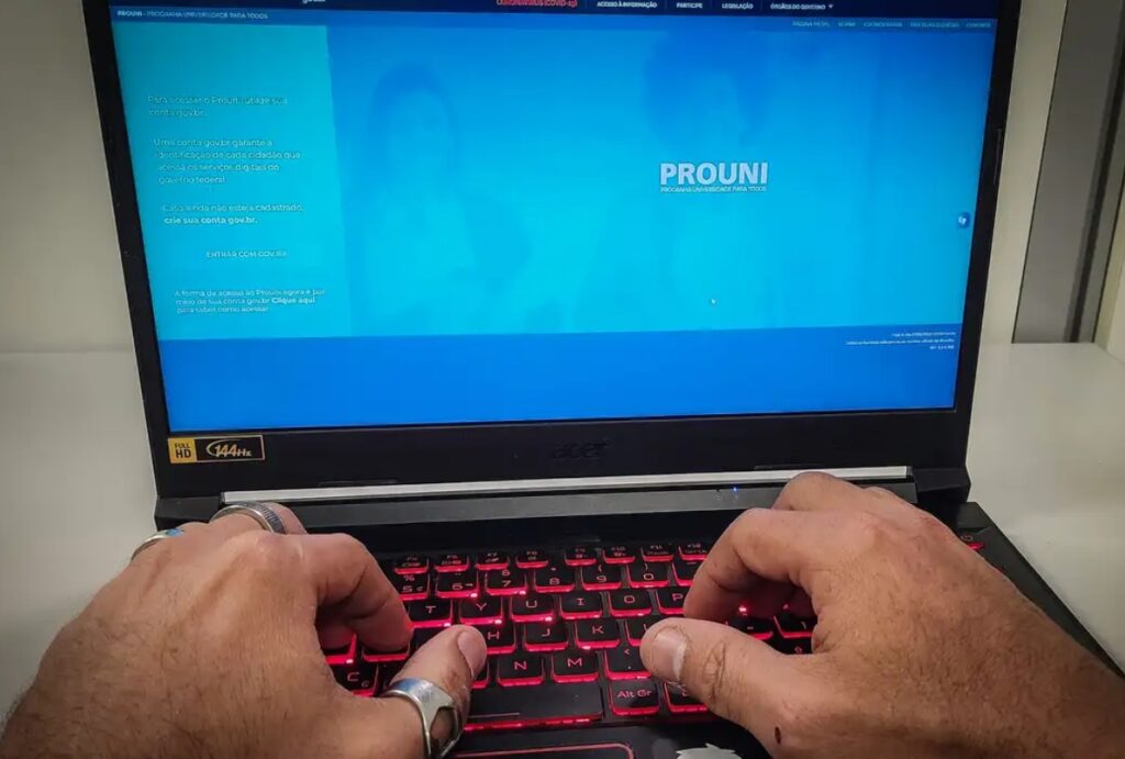 Prazo para manifestar interesse na lista de espera do Prouni termina nesta quinta-feira (27). Saiba como se inscrever.