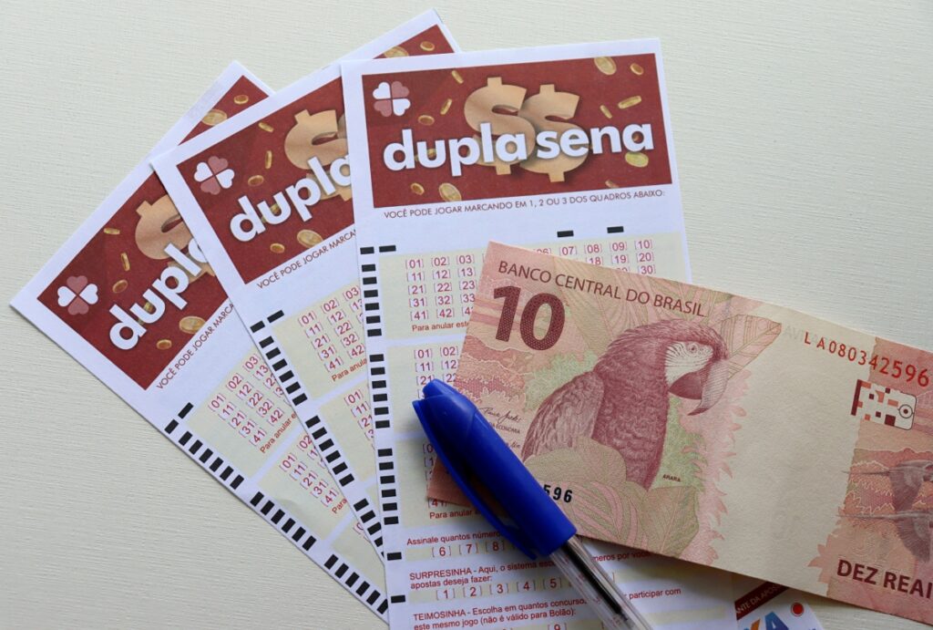 Confira o resultado da Dupla Sena 2996 de hoje (14/08/2026), veja as dezenas sorteadas, prêmio acumulado de R$ 1,3 milhão e quando será o próximo sorteio.