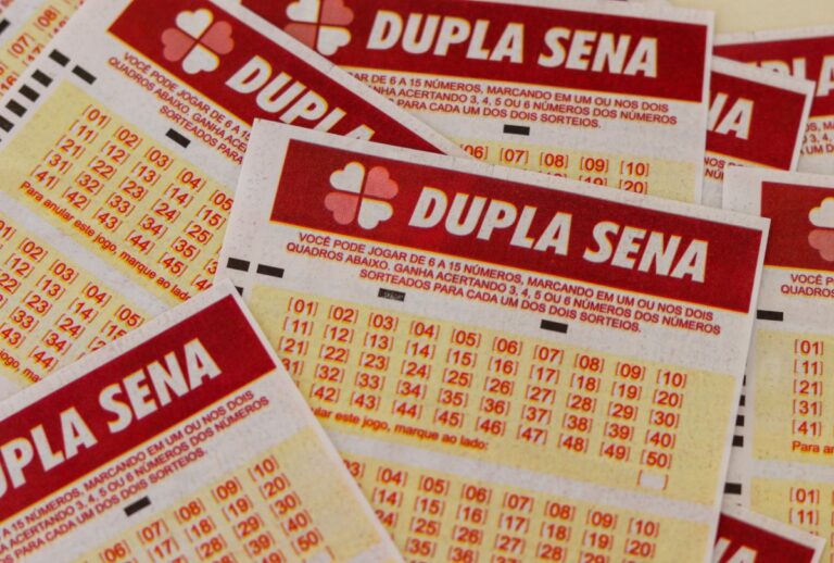 Confira o resultado da Dupla Sena 2998 de hoje (19/08/2026), veja as dezenas sorteadas, prêmio acumulado de R$ 1,6 milhão e quando será o próximo sorteio.