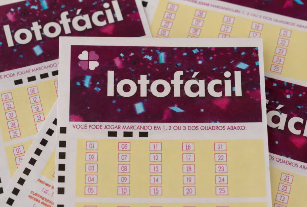 Confira o resultado da Lotofácil 3760 de hoje (12/08/2026), veja as dezenas sorteadas, prêmio estimado em R$ 8 milhões e quando será o próximo sorteio.