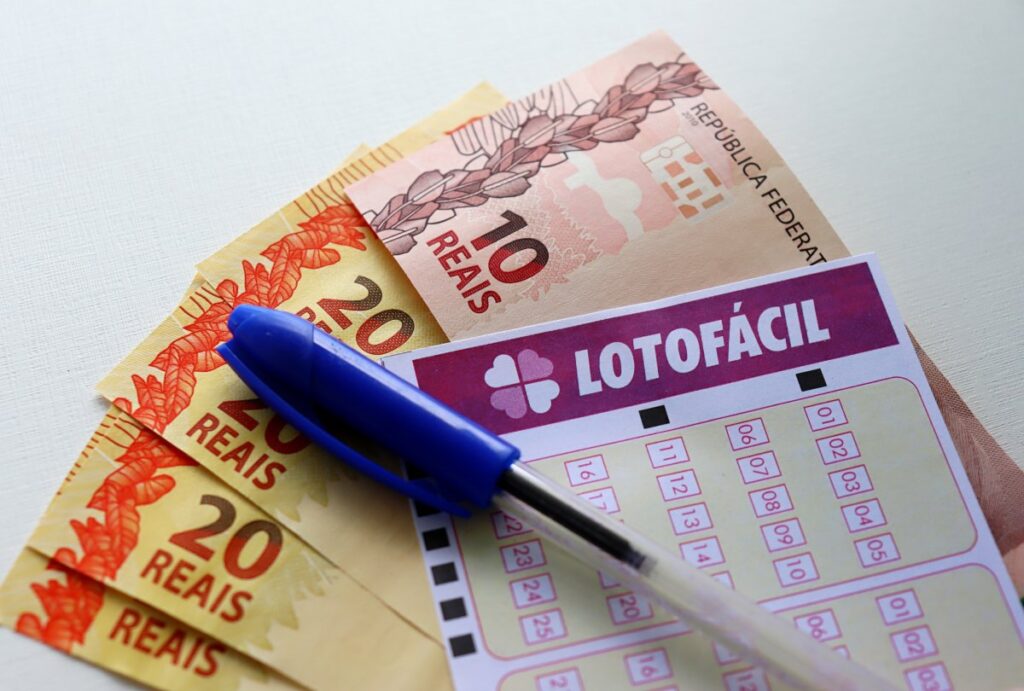 Confira o resultado da Lotofácil 3761 de hoje (13/08/2026), veja as dezenas sorteadas, prêmio estimado em R$ 2 milhões e quando será o próximo sorteio.