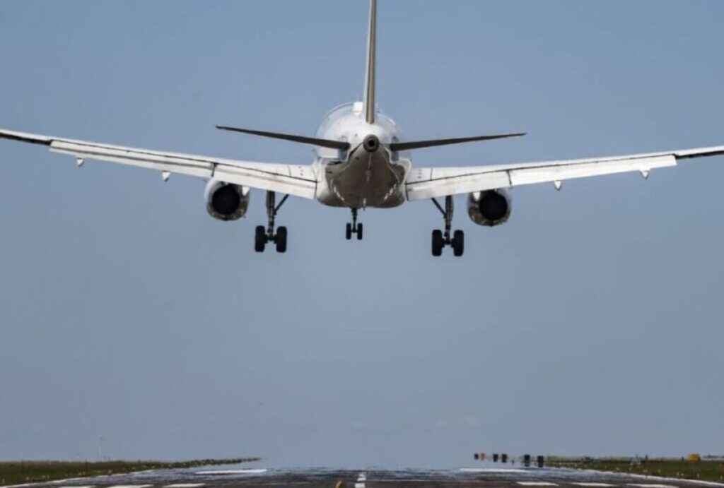 Avião decolando