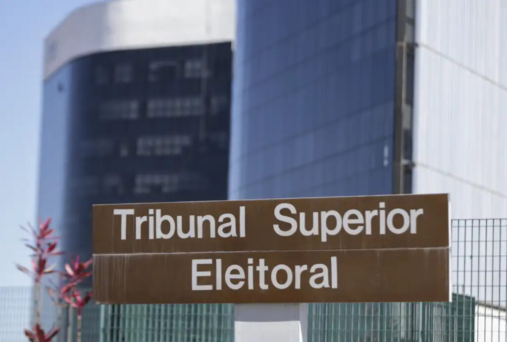 Saiba como solicitar o voto em trânsito para as Eleições 2026. O prazo termina no dia 20 de agosto e o pedido pode ser feito pelo site do TSE ou no cartório.