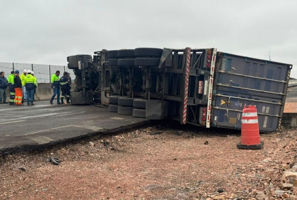 BR-277 bloqueada em Curitiba