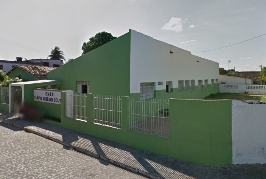 Um adolescente de 17 anos foi morto a tiros na madrugada desta quarta-feira (16).