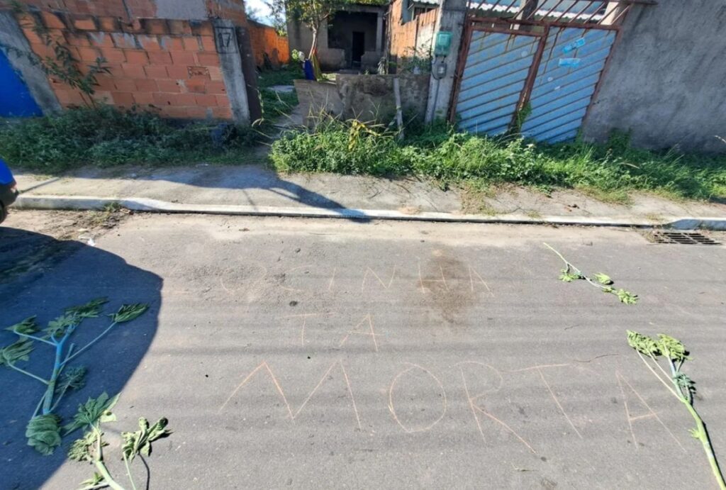 O corpo de uma mulher foi encontrado em estado de decomposição após uma mensagem misteriosa