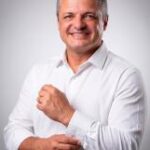 PASTOR CARLOS EDUARDO