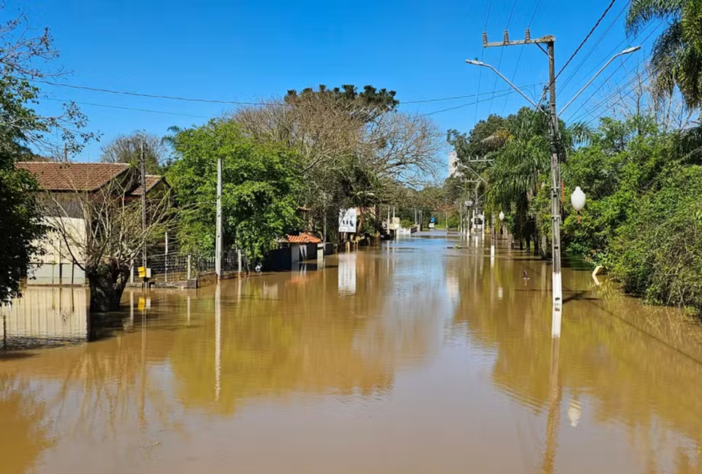 cheia em Rio Negro