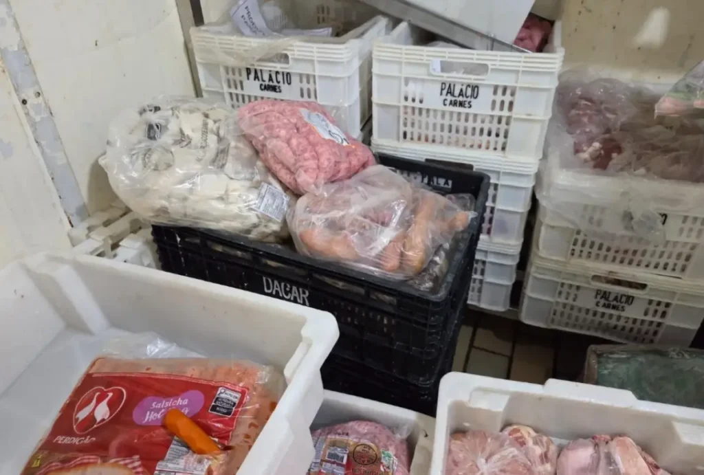 O gerente, sub-gerente e um açougueiro foram presos por venderam carne podre em um açougue em Indaiatuba, no interior de São Paulo.