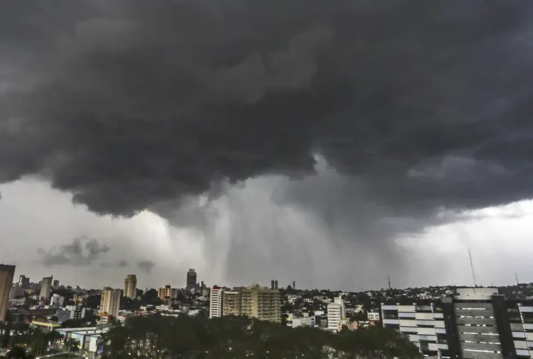 Alerta de tempestade no Paraná