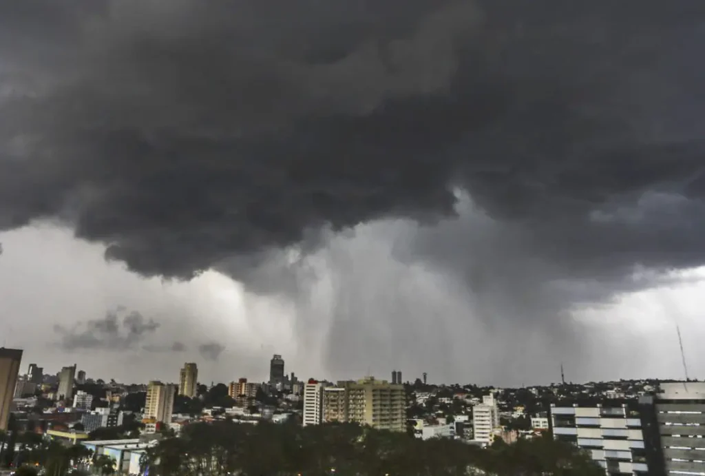 Alerta de tempestade no no Paraná hoje