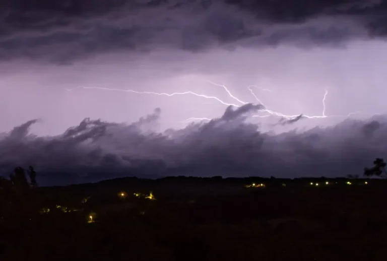 Alerta de tempestade atinge o Paraná todo