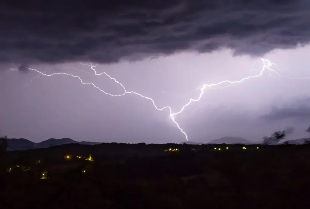 Tempestade atinge 10 estados no país