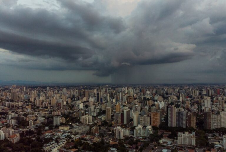 O Paraná tem seis alertas de tempestade emitidos pelo Instituto Nacional de Meteorologia (Inmet)