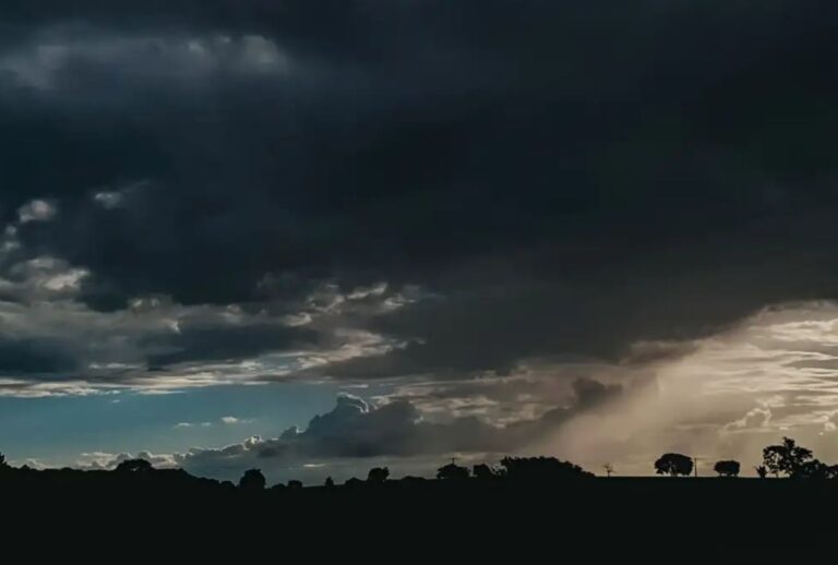 Alerta vermelho de tempestade no Sul