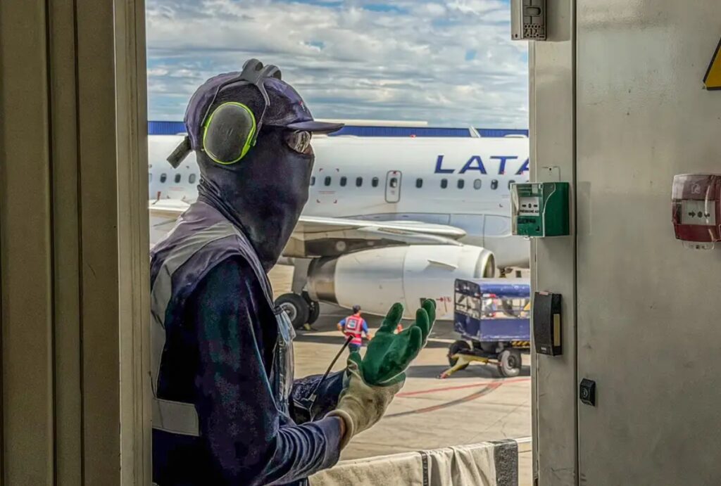 Anac aprovou novas regras para voos atrasados ou cancelados. Companhias deverão avisar passageiros e garantir reembolso rápido.
