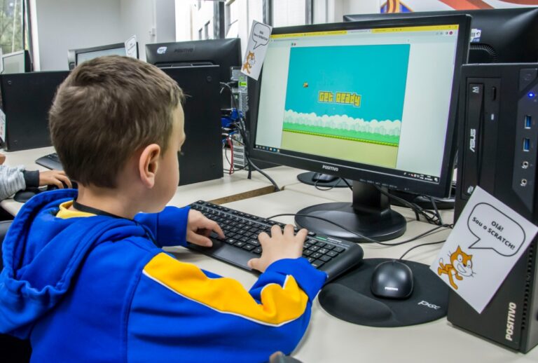 O cadastro escolar em Curitiba para a pré-escola e o 1º ano do Ensino Fundamental começa nesta quinta-feira (1º). Veja como registrar a vaga.