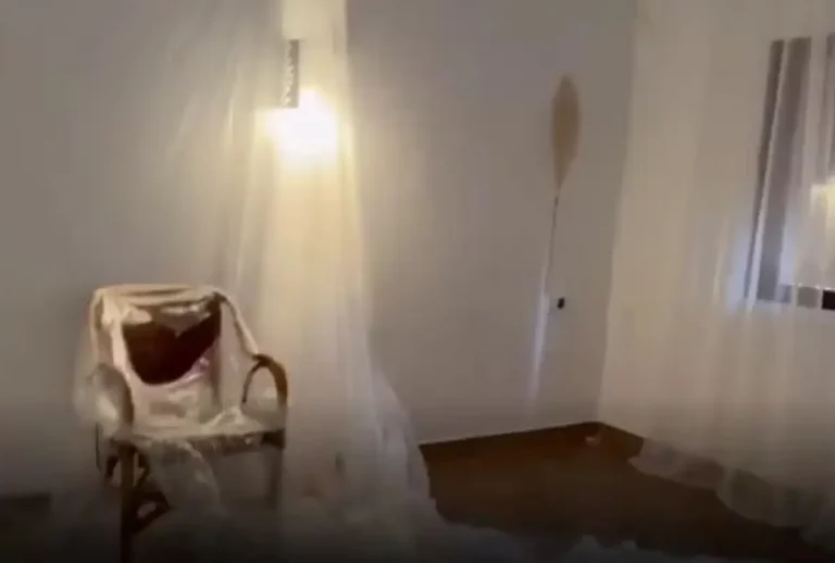 Um homem nu e ensanguentado levou a polícia a descobrir uma “câmara de tortura” na Espanha, em Estepona, cidade turística da Costa del Sol.