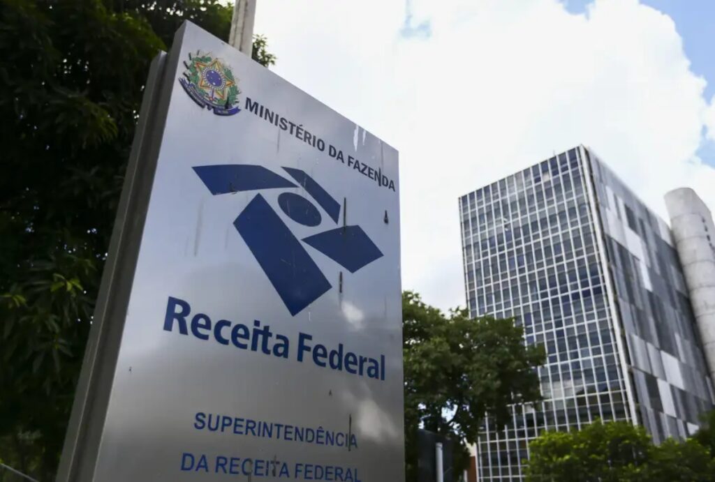 Aposentadas e pensionistas que tiveram câncer ginecológico têm direito à isenção de Imposto de Renda mesmo após a cura.