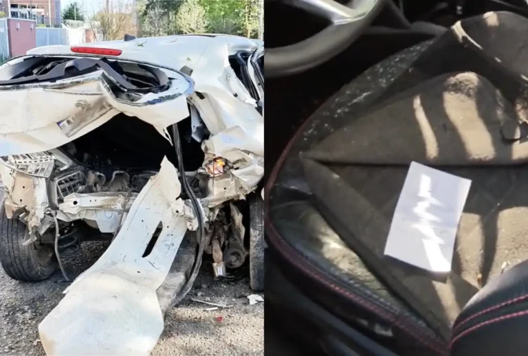 Carro destruído após batida em Curitiba