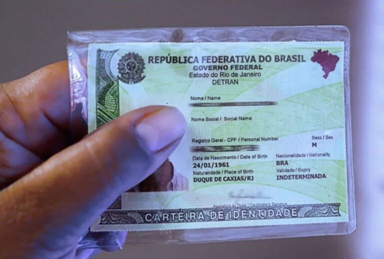A carteira possui uma zona de leitura automatizada (MRZ), semelhante à utilizada nos passaportes, o que permite sua utilização nos países que reconhecem o documento brasileiro por meio de acordos.