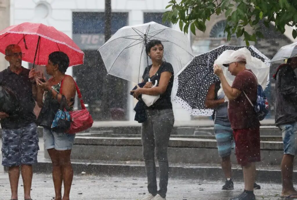 Fim do inverno será marcado por temporais e chuva forte em 11 estados. Veja a previsão do tempo nos últimos dias antes da primavera