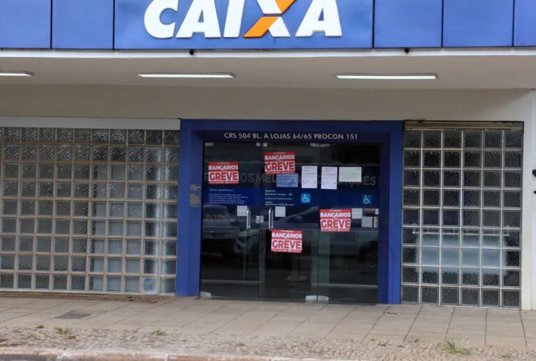 Funcionários da Caixa entram em greve nacional nesta quinta-feira (10). Banco do Brasil tem paralisação parcial. Saiba como acessar serviços.