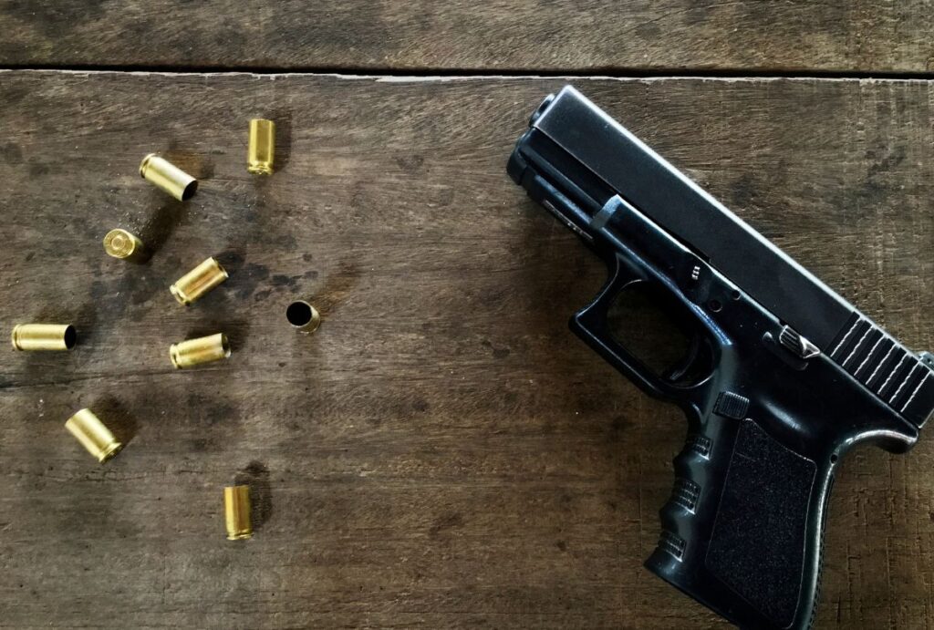 Jovem baleado pelo amigo