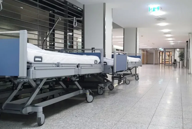 Mãe foi presa após chegar com corpos de bebes em unidade de saúde