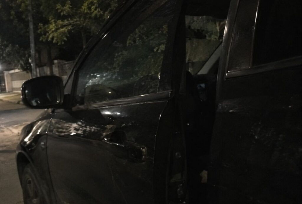 Mulher entra em carro SC