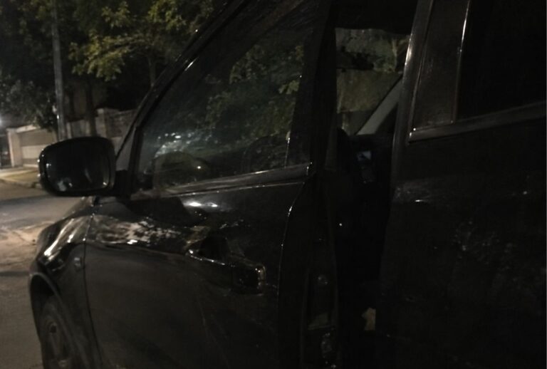Mulher entra em carro SC