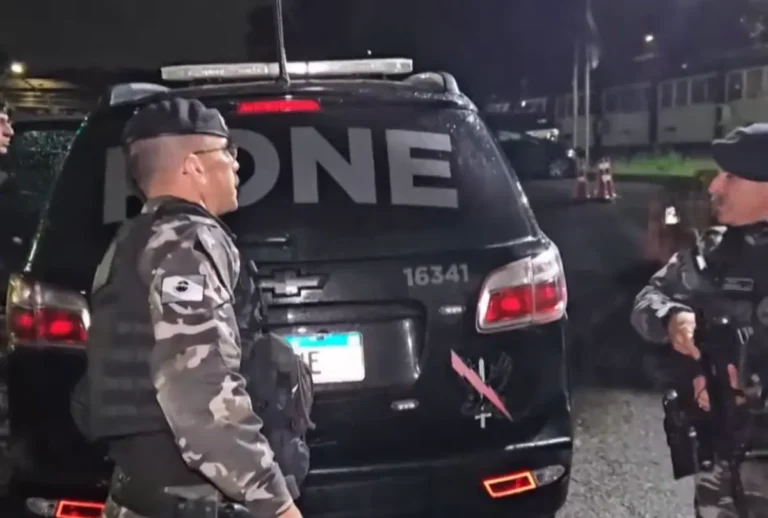 Uma jovem de 20 anos foi sequestrada e violentada por horas na noite desta terça-feira (29), em São José dos Pinhais, na Grande Curitiba.