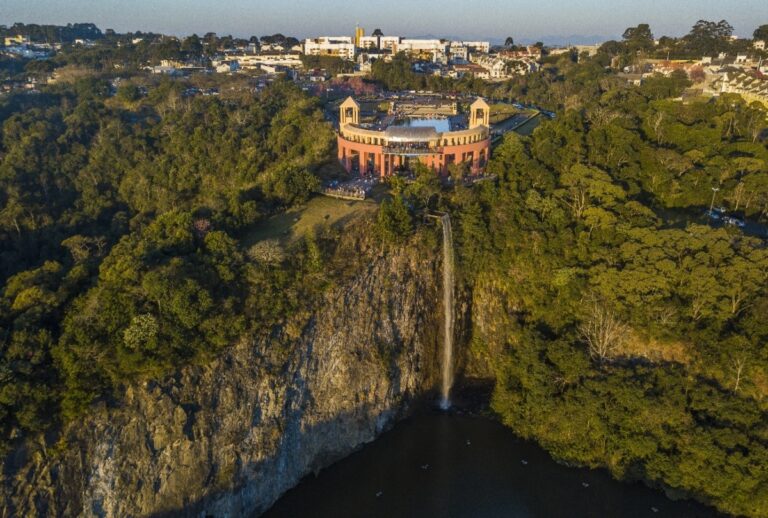 Vai passar o feriado de 7 de setembro em Curitiba? Confira 10 passeios imperdíveis para curtir o feriadão na cidade.