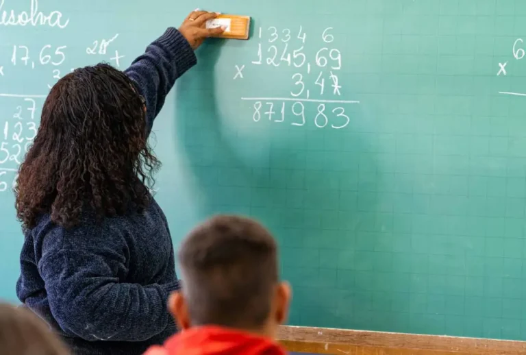 Estudantes do Paraná conquistaram o melhor desempenho do Brasil nas quatro áreas avaliadas pelo Pisa 2025, uma das principais avaliações internacionais da educação.