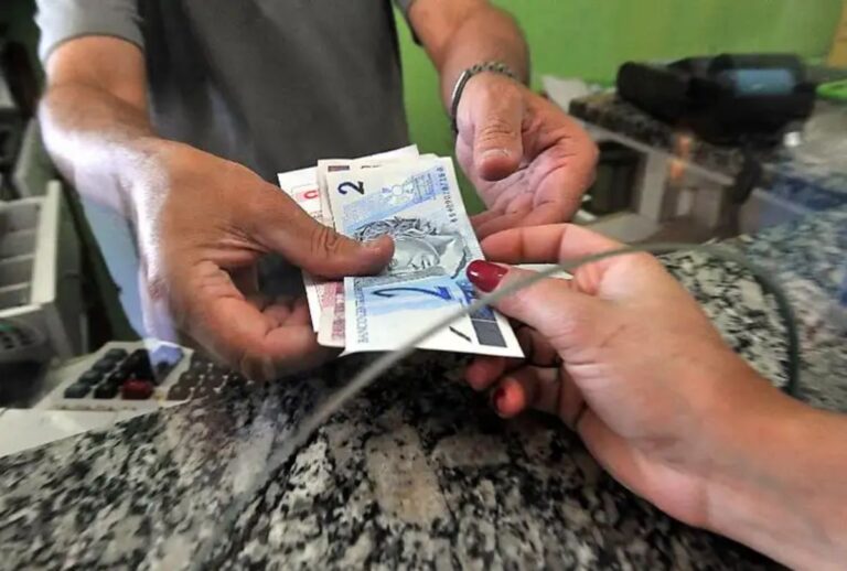 Ao longo do ano, há outras datas para solicitações e pagamentos, seguindo um calendário já estabelecido pela Caixa Econômica Federal.