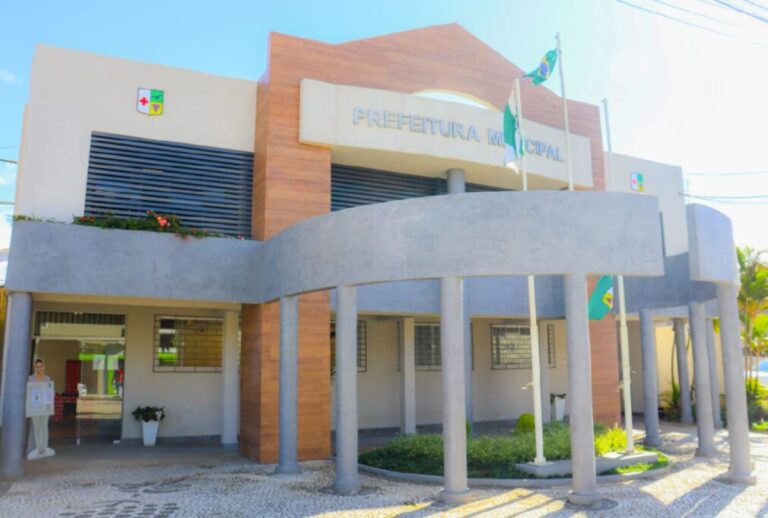 Os salários variam conforme o cargo e a jornada de trabalho, podendo chegar a R$ 18,2 mil.