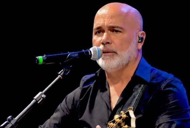 As buscas para encontrar o helicóptero com o cantor Rick, da dupla com Renner, seguem em Santa Catarina nesta terça-feira (22).