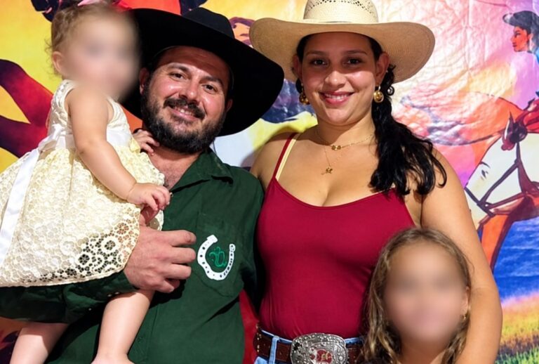 As duas filhas do casal estavam no veículo no momento do crime.