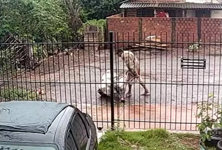 mulher em saco de cal
