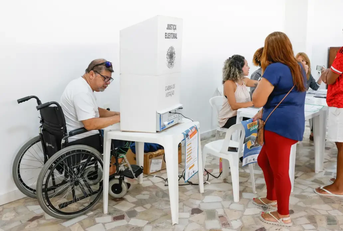 Informação de que 4 mil seções mudaram de lugar estava incorreta, diz TSE