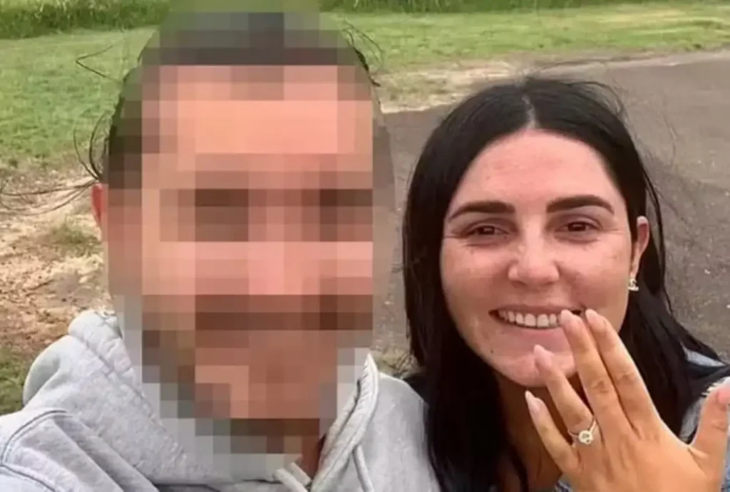 Uma professora de 32 anos foi condenada à prisão por abusar sexualmente de pelo menos dois alunos.