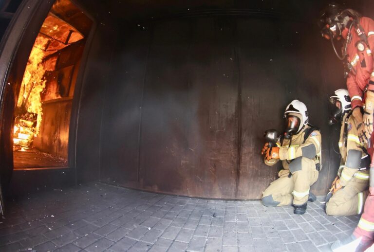 Corpo de Bombeiros do Paraná inaugurou a 'Cidade do Fogo'. O local é o maior centro de treinamento com simuladores de incêndio do Brasil.