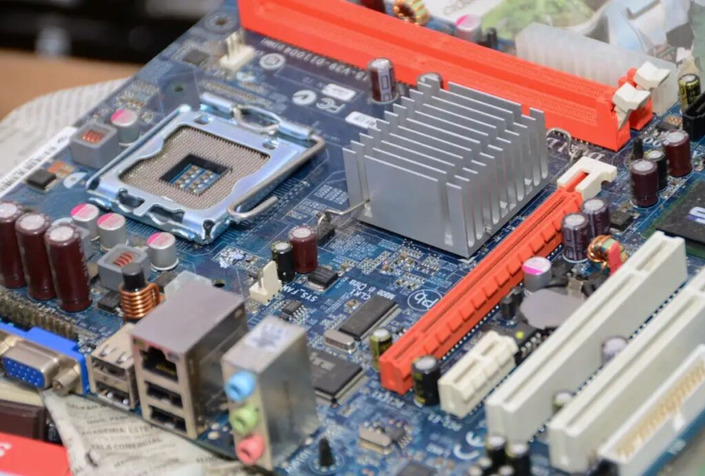 Os Correios começaram a receber o descarte de lixo eletrônico de graça em todo o Brasil. Veja as regras e itens aceitos.