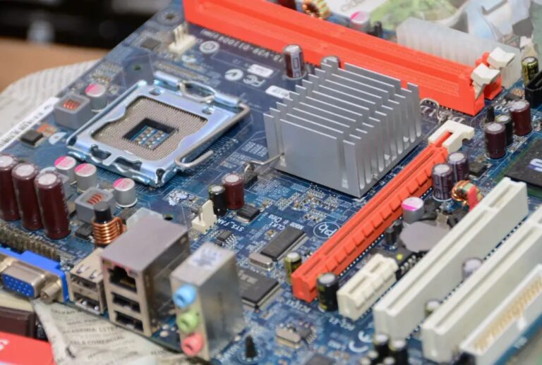 Os Correios começaram a receber o descarte de lixo eletrônico de graça em todo o Brasil. Veja as regras e itens aceitos.